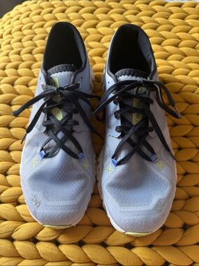On Running Light Gray Running Shoes with Black Accents
